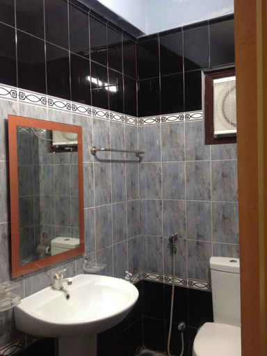 Bathroom 4, Sunshine Hotel & Hall, Trincomalee Town and Gravets
