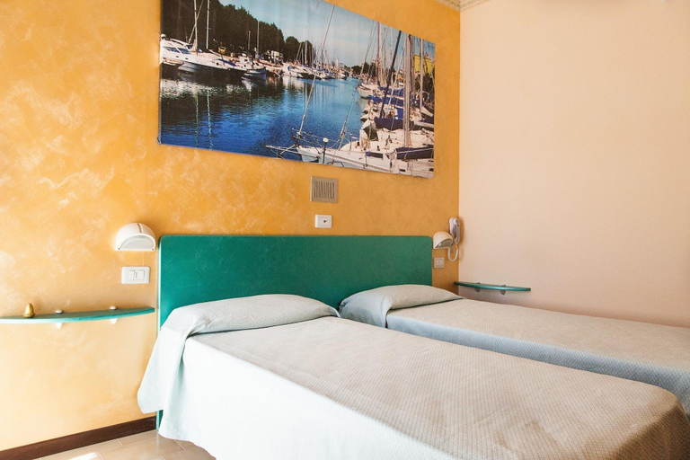 Bathroom 4, Hotel Marselli, Rimini