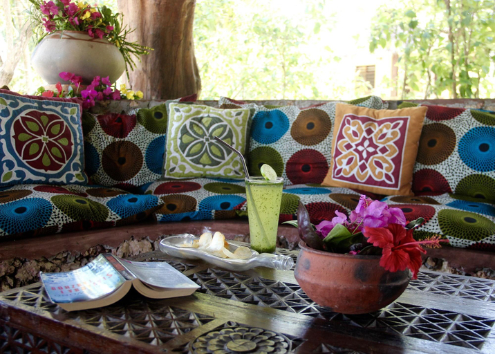 Public Area 2, Mangrove Lodge, Magharibi