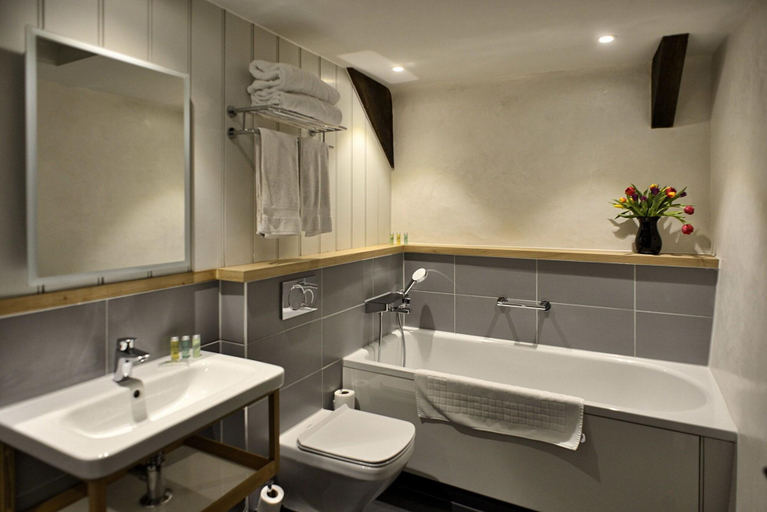 Bathroom 5, Ring of Bells Inn, Devon