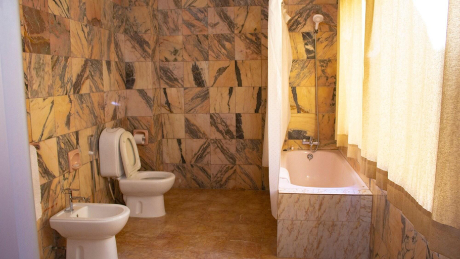 Bathroom 5, Hotel Al Afifa, Dakar