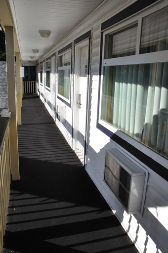 Public Area 2, Linda Vista Motel, Greater Vancouver