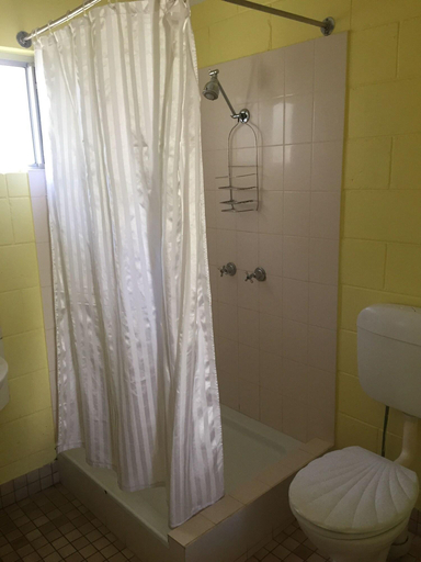 Bathroom 5, Wongai Beach Hotel, Torres