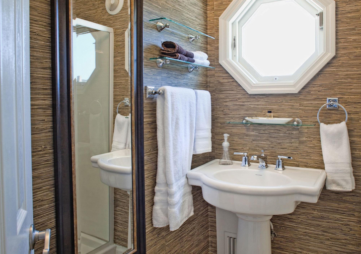 Bathroom 4, The Galloway House Inn, Chatham