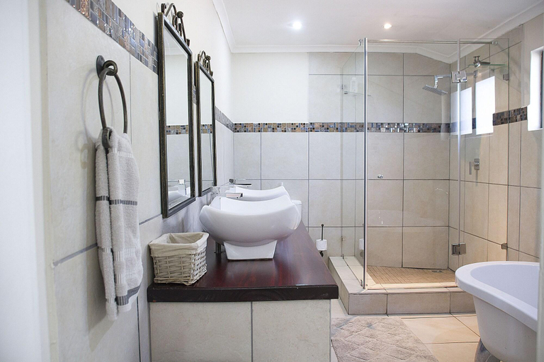 Bathroom 5, Matusadona Guest Lodge, eThekwini