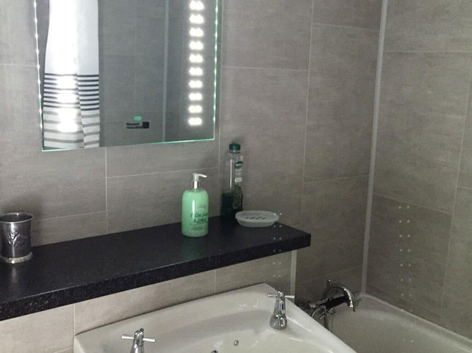Bathroom, Lisnafillan Lodge, Mid and East Antrim