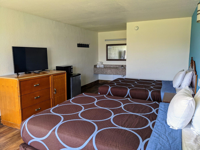 Bedroom 4, Garden Inn & Suites, Escambia