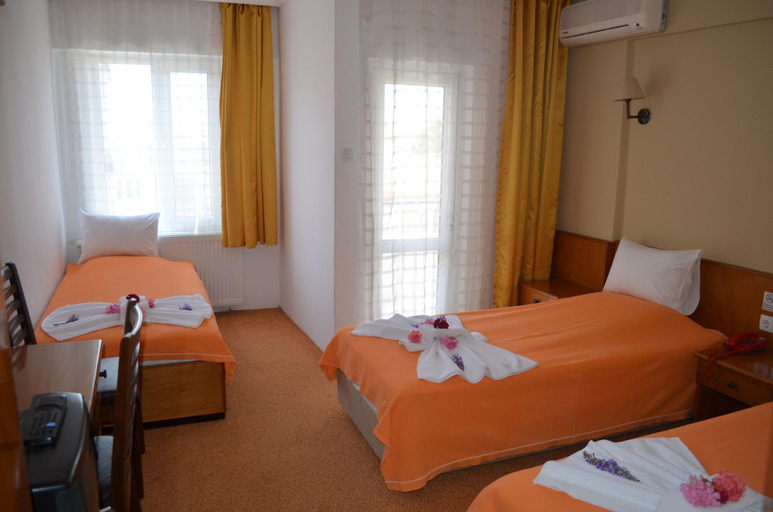 Bedroom 4, Megas Hotel, Ayvalık
