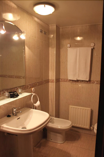 Bathroom 4, Hotel Valdés, Asturias