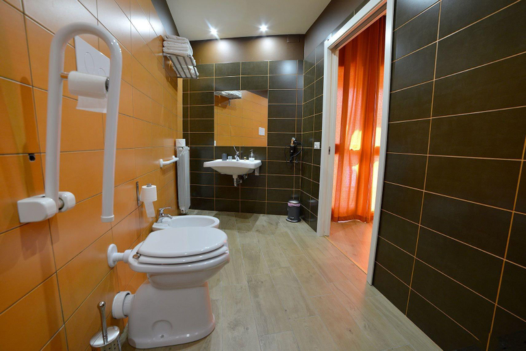 Bathroom 5, B&B Patty's House, Catania
