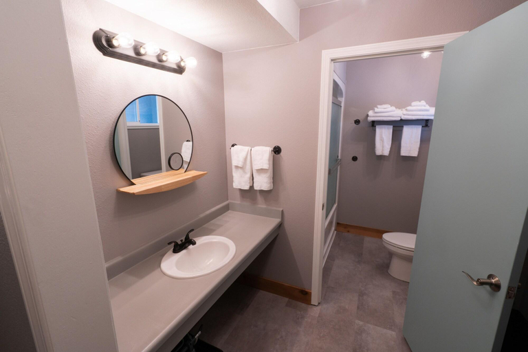 Bathroom 5, LOGE Mt. Shasta, Siskiyou