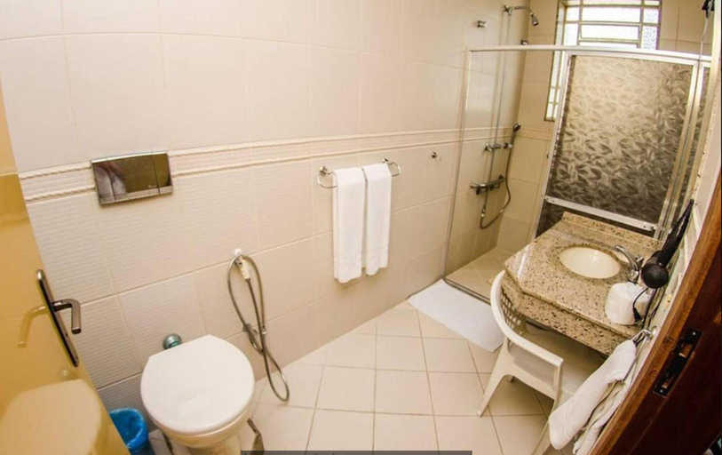 Bathroom 4, Hotel Bucsky, Nova Friburgo