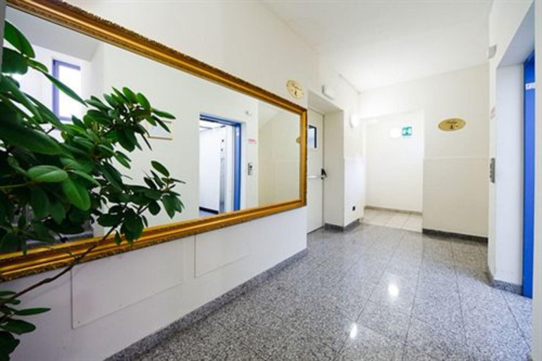 Public Area 3, Motel Autosole 2, Milano
