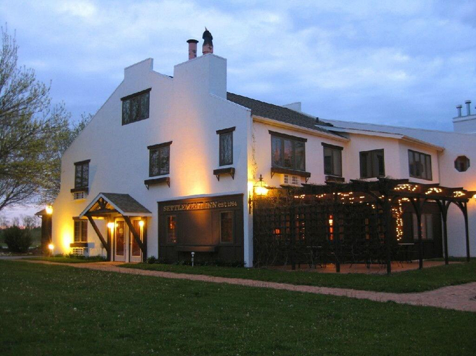 Exterior & Views 1, Settlement Inn & Lavender Spa, Door