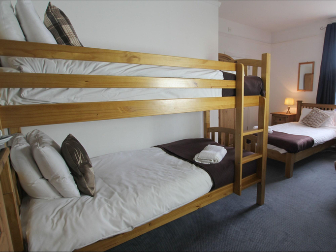 Bedroom 4, The Stonehenge Inn And Carvery, Wiltshire
