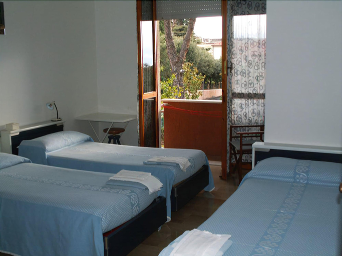 Bedroom 2, Albergo Bruna, Savona