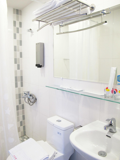 Bathroom 4, Uno Backpackers Inn, Kaohsiung