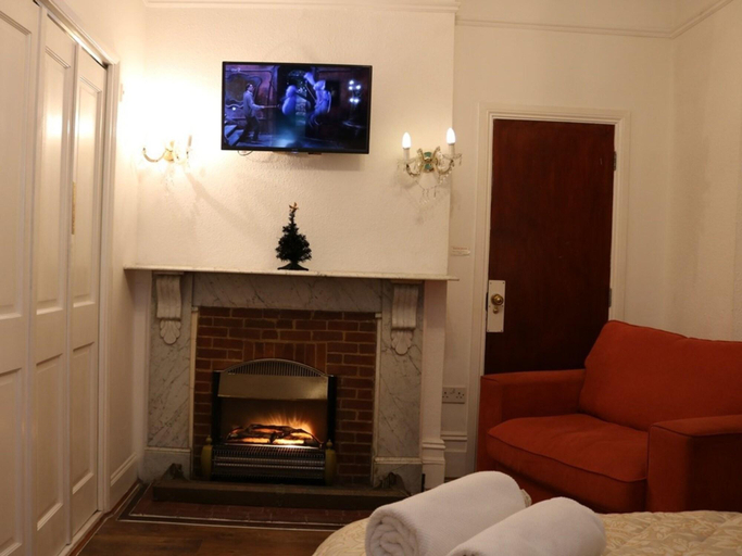 Public Area 2, Anand Lodge, Kent