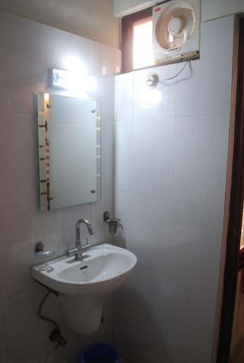 Bathroom 4, Hotel Gayatri Palace, Agra
