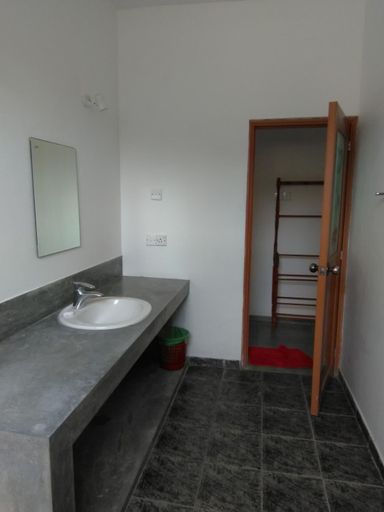 Bathroom 4, Srimali's Residence, Habaraduwa