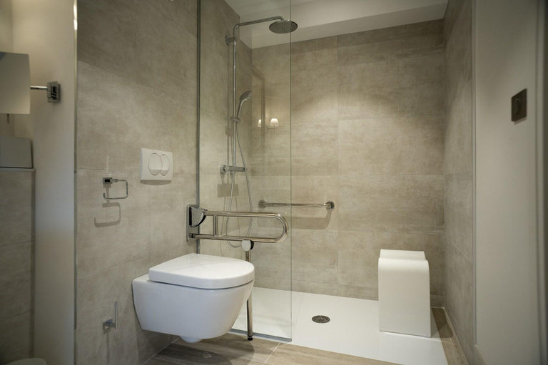 Bathroom 4, Grand Slam, Eure