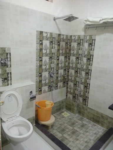 Bathroom 4, Garden View Hotel, Rajsamand