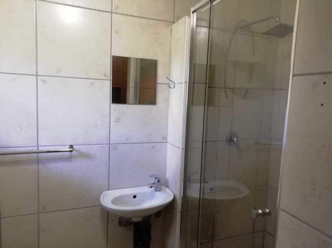 Bathroom 5, Limpopo Lodge, Capricorn