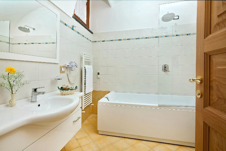 Bathroom 5, Villa Maria, Salerno