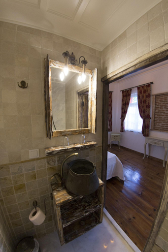 Bathroom 5, CavliHane 1885, Ayvalık