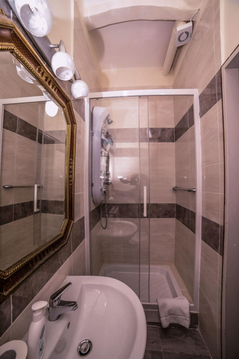 Bathroom 4, WELL COME CULTURA - SANTA LUCIA, Napoli