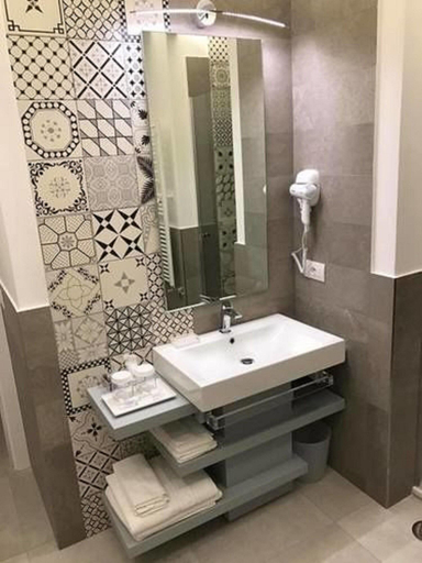 Bathroom 5, Al Parco Primavera, Napoli