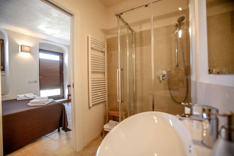 Bathroom 4, Le Chiuse di Guadagna, Ragusa