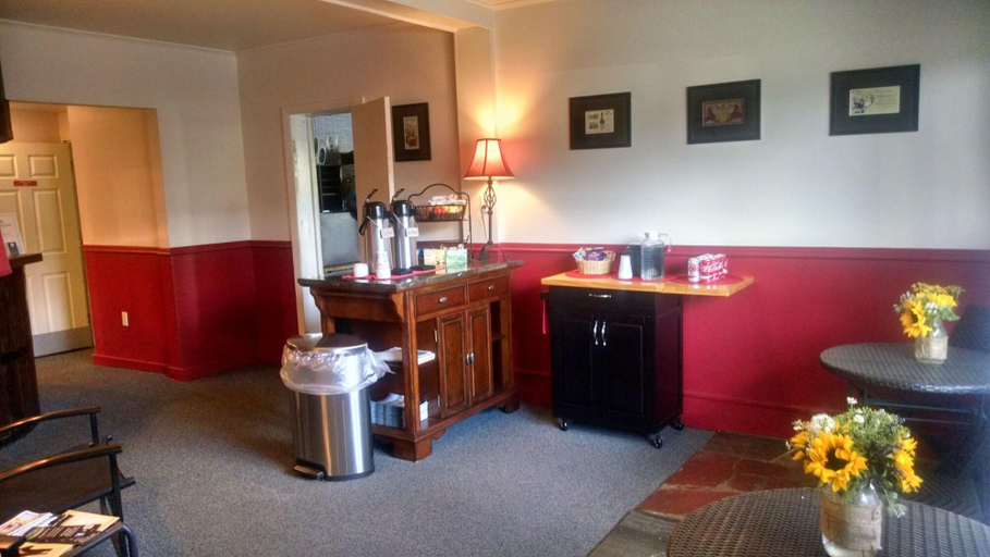 Public Area, Vinehurst Inn And Suites, Steuben