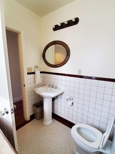 Bathroom 5, Banning House Lodge, Los Angeles