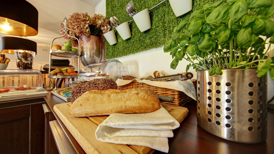 Food & Drinks 5, Neckarbett - Self Service Hotel, Heilbronn