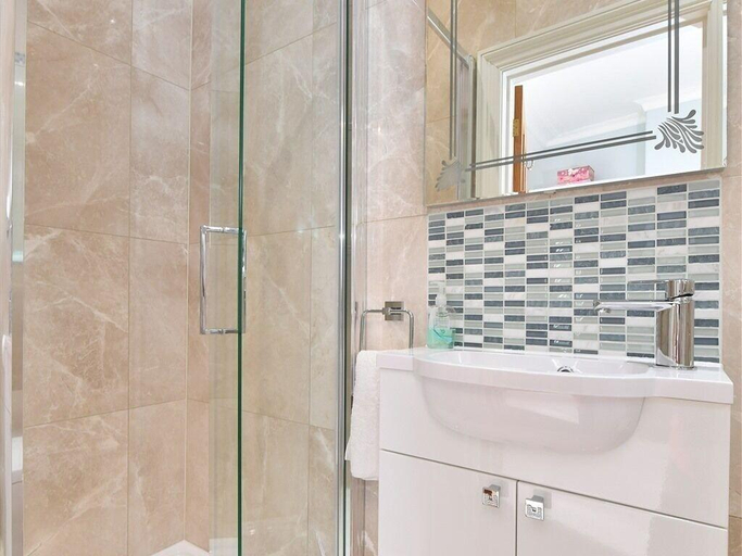 Bathroom 3, Heritage Bed & Breakfast, Wiltshire