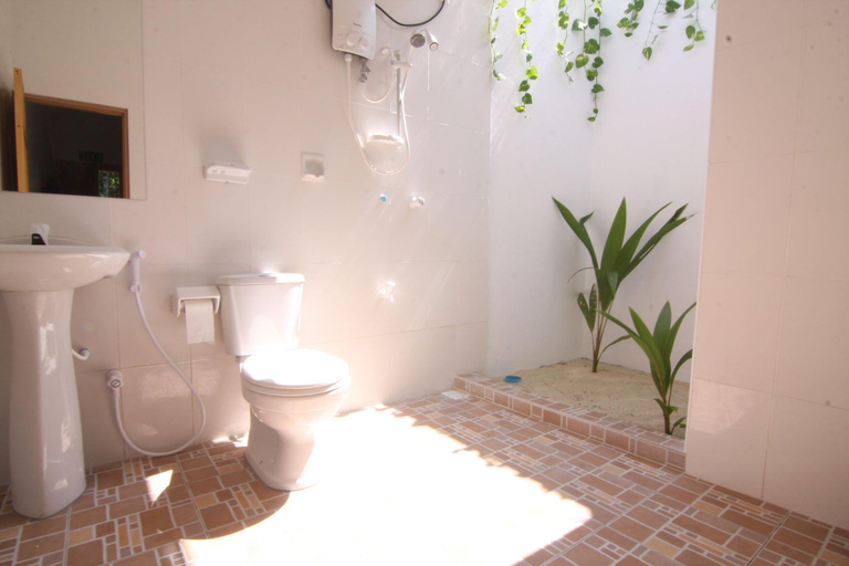 Bathroom, Serene Sky Guesthouse