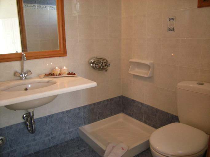 Bathroom 4, Roussos Beach Hotel, South Aegean