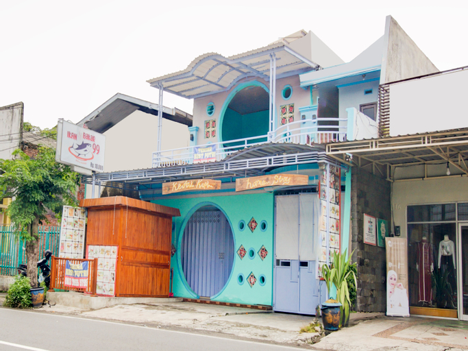 OYO 90179 Sybilla Cafe & Homestay, Malang