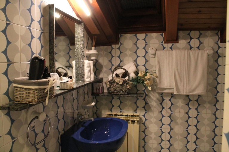 Bathroom 4, Le Coeur du Pont, Aosta