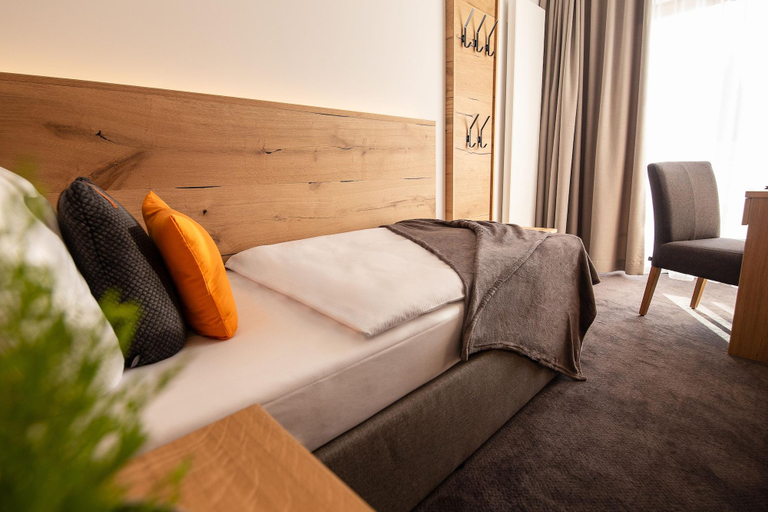 Bedroom 2, Hotel Tannenhaus, Vogtlandkreis