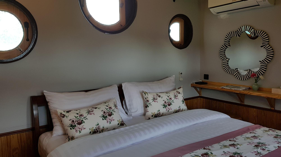 Bedroom 24