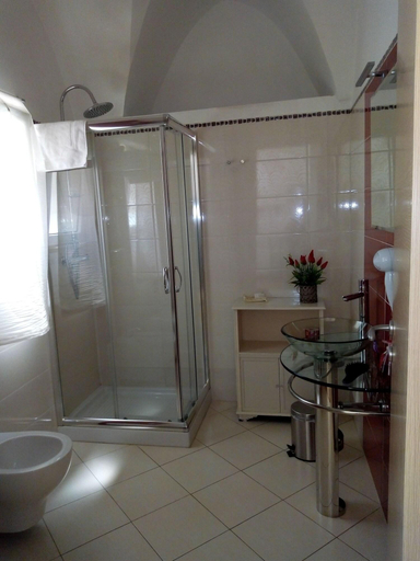 Bathroom 4, B&B Regina Margherita, Brindisi