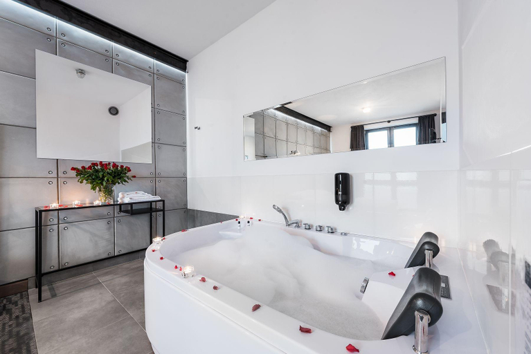 Bathroom 4, Artis Loft Hotel, Żyrardów
