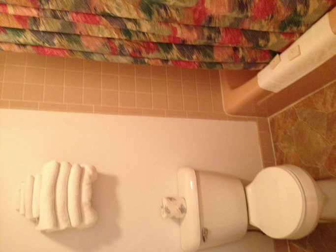 Bathroom 4, Midlands Lodge, Adams