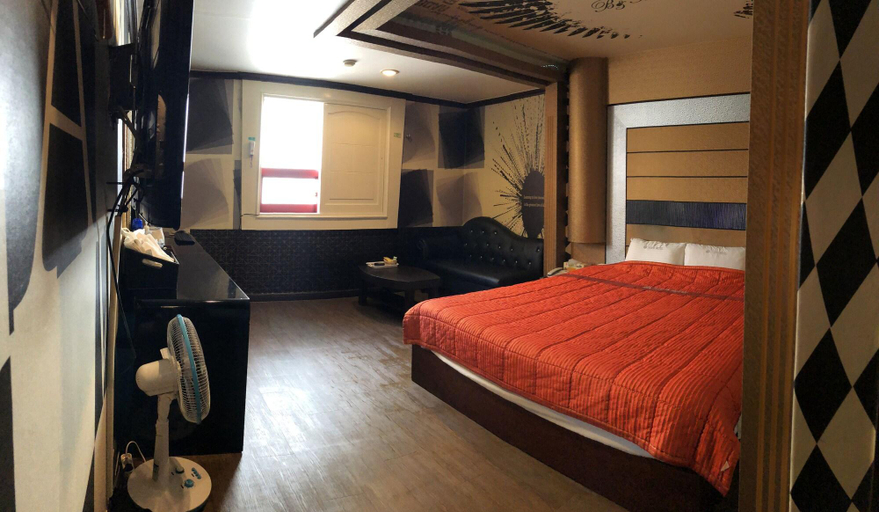 Bedroom 3, Busan Hadan Public, Saha