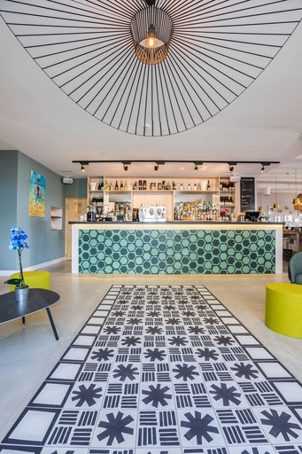 Public Area 3, Hotel Cafe Miramar, Gard
