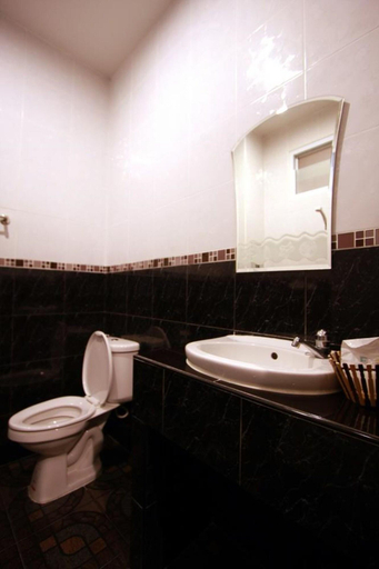 Bathroom 4, BM Grand Hotel, Amphoe Muang Yasothon