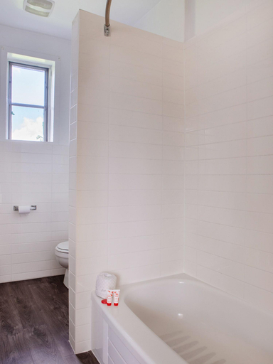 Bathroom 4, Hotel Richmond Hill ON North, York