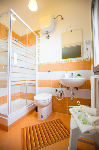 Bathroom 4, B&B Pepito, Palermo